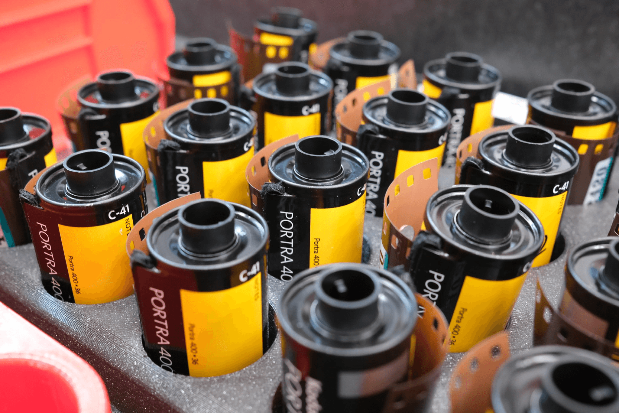 何分働けば Portra 400 を買える? 5 か国で「フィルム指数」を比べてみました